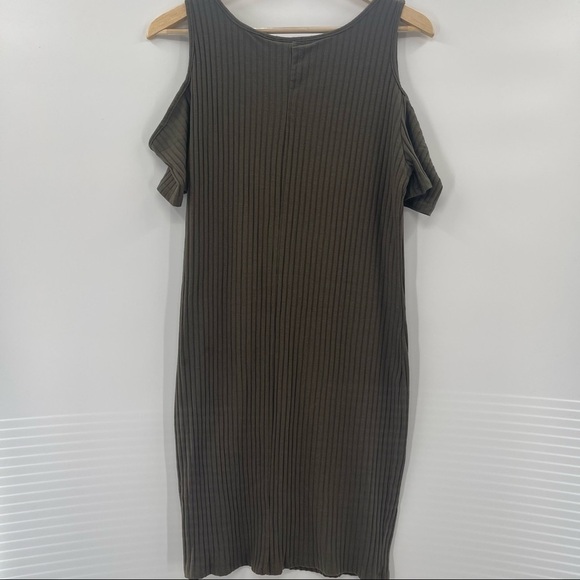 Charlotte Russe Cold Shoulder Fitted Lined Midi Dress Size 2X - Picture 5 of 6